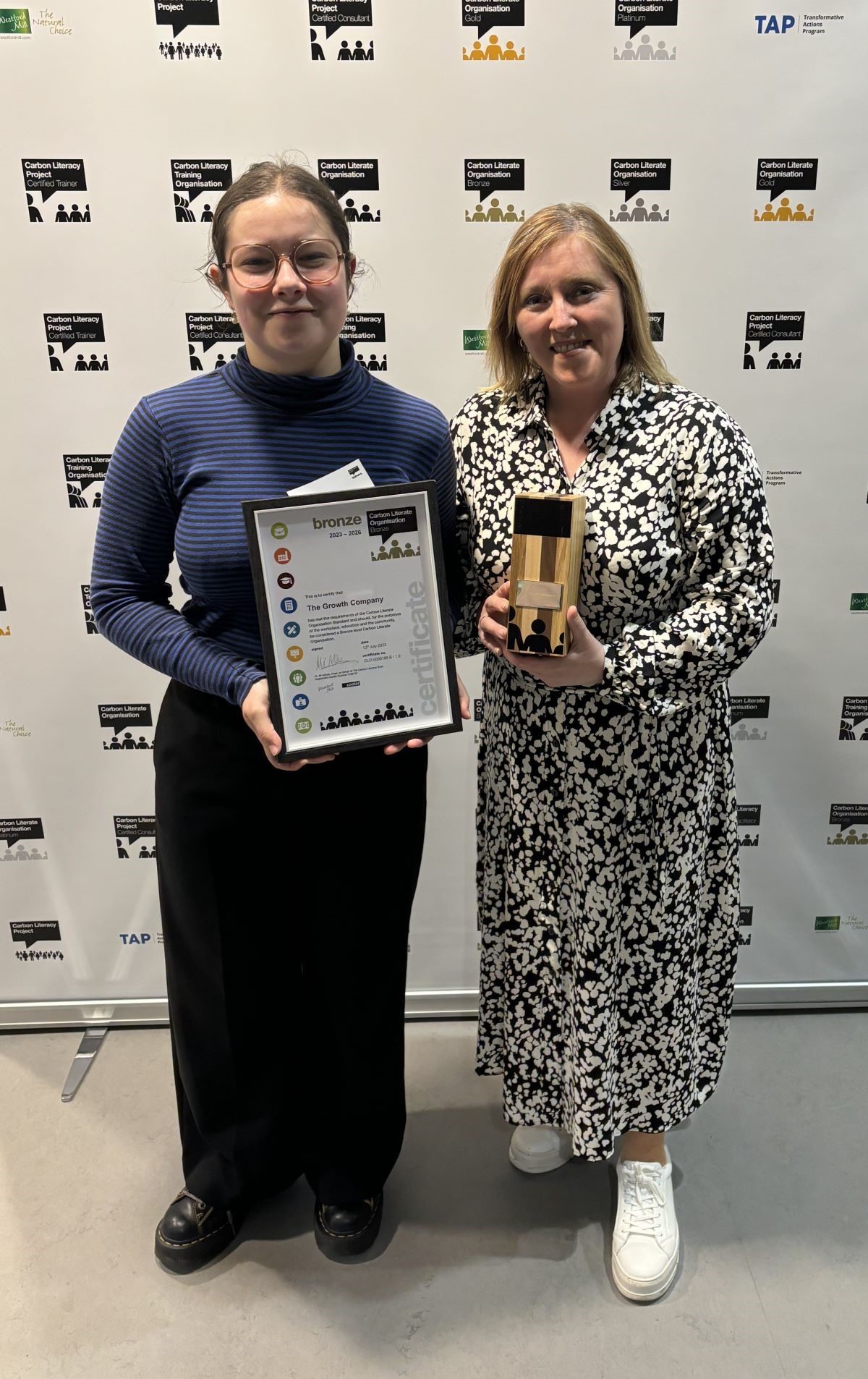 Colleagues Victoria Fernández del Rio and Kelly Gray with the Growth Company's bronze accreditation